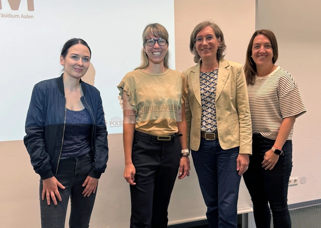 Bild: Das Projektteam von links nach rechts: Julia Mayr, Nicole Veigel, Prof. Dr. Birte Dohnke, Katja Schleicher. Bildquelle: Ines Schröder.