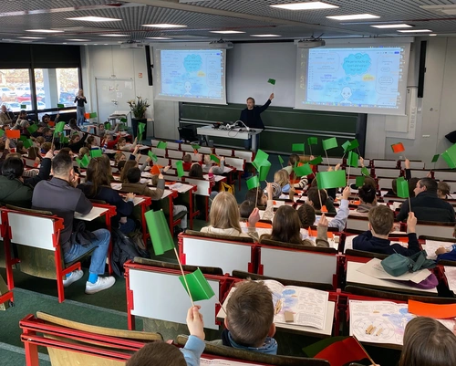 Die Kinderuni lud zum Mitforschen ein. Foto: Marleen Wilke